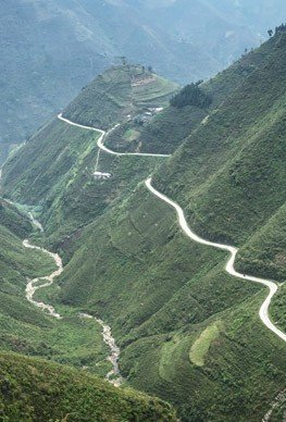 Caminos por las montañas en el norte de Vietnam